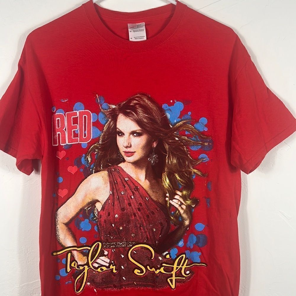 🔥🔥 TAYLOR SWIFT Red Tour 2013 - Music Band Tee - PERFECT- Sz Medium